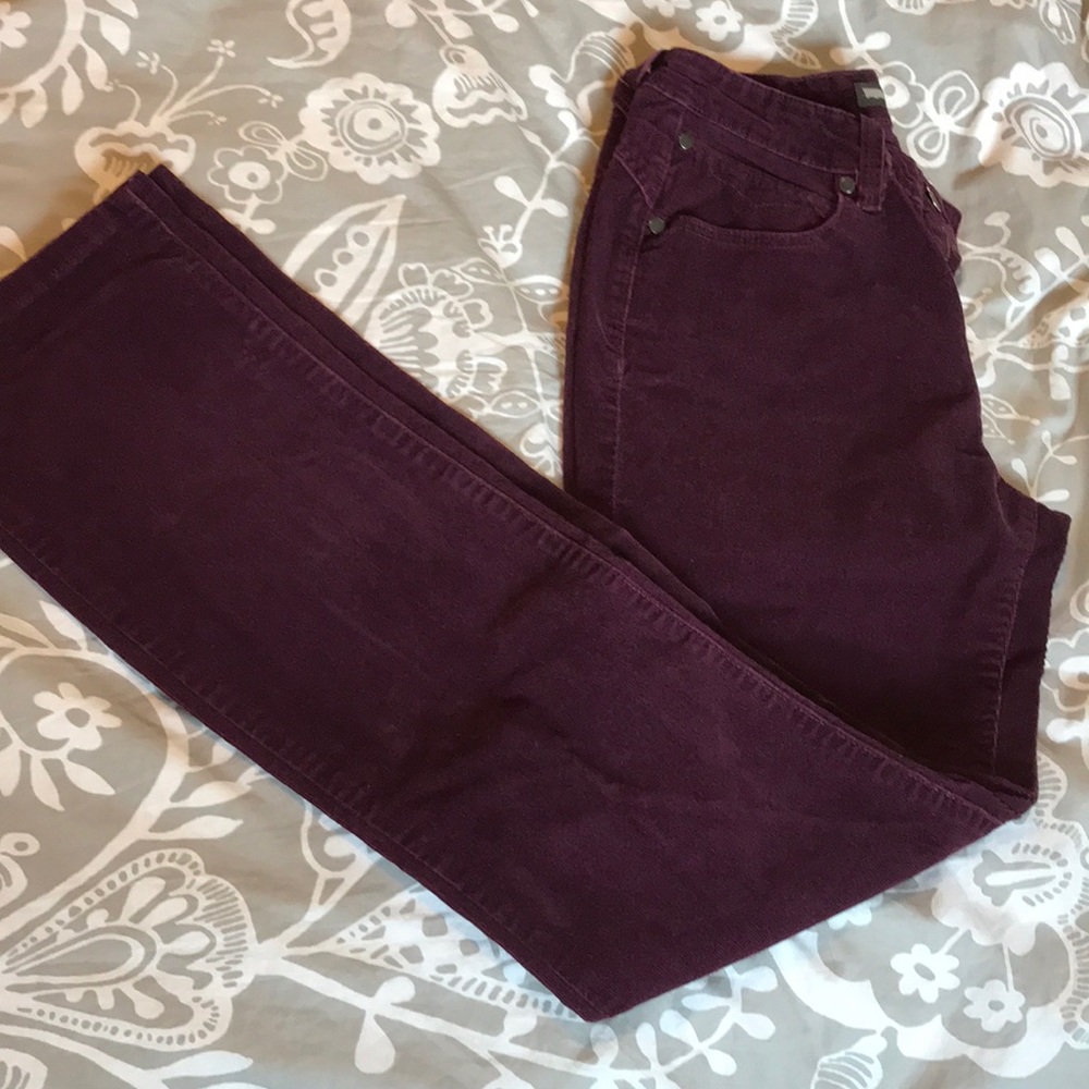 Levi’s wine-colored corduroy pants